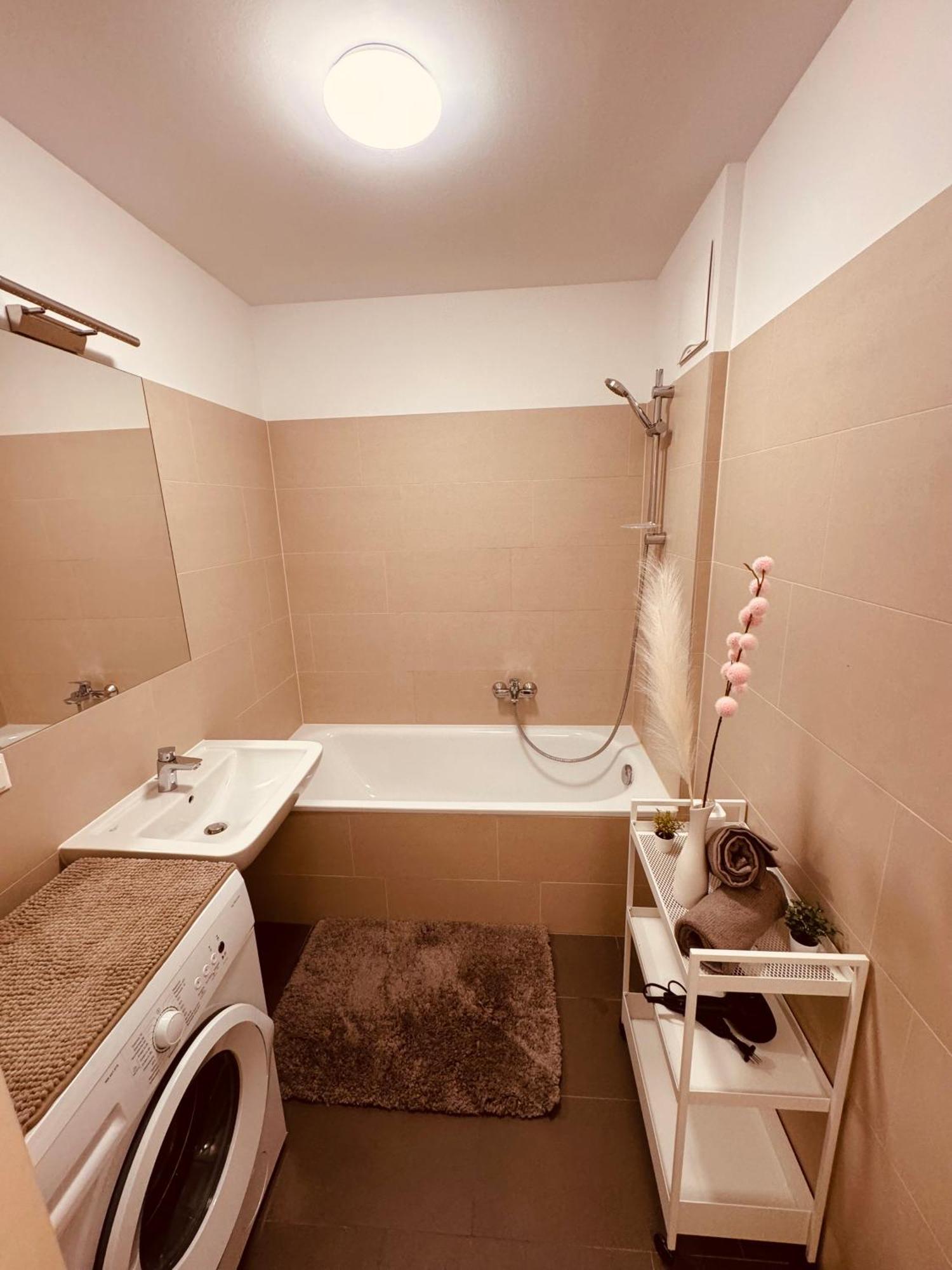 Apartment Ursula Rose Collection An Der Donau Wien